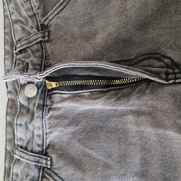 Distressed gray jeans - Picture 4 of 6